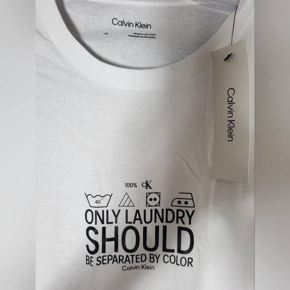 Calvin Klein "Only laundry should be separated by color" T-shirt Men's Size L - Picture 4 of 5